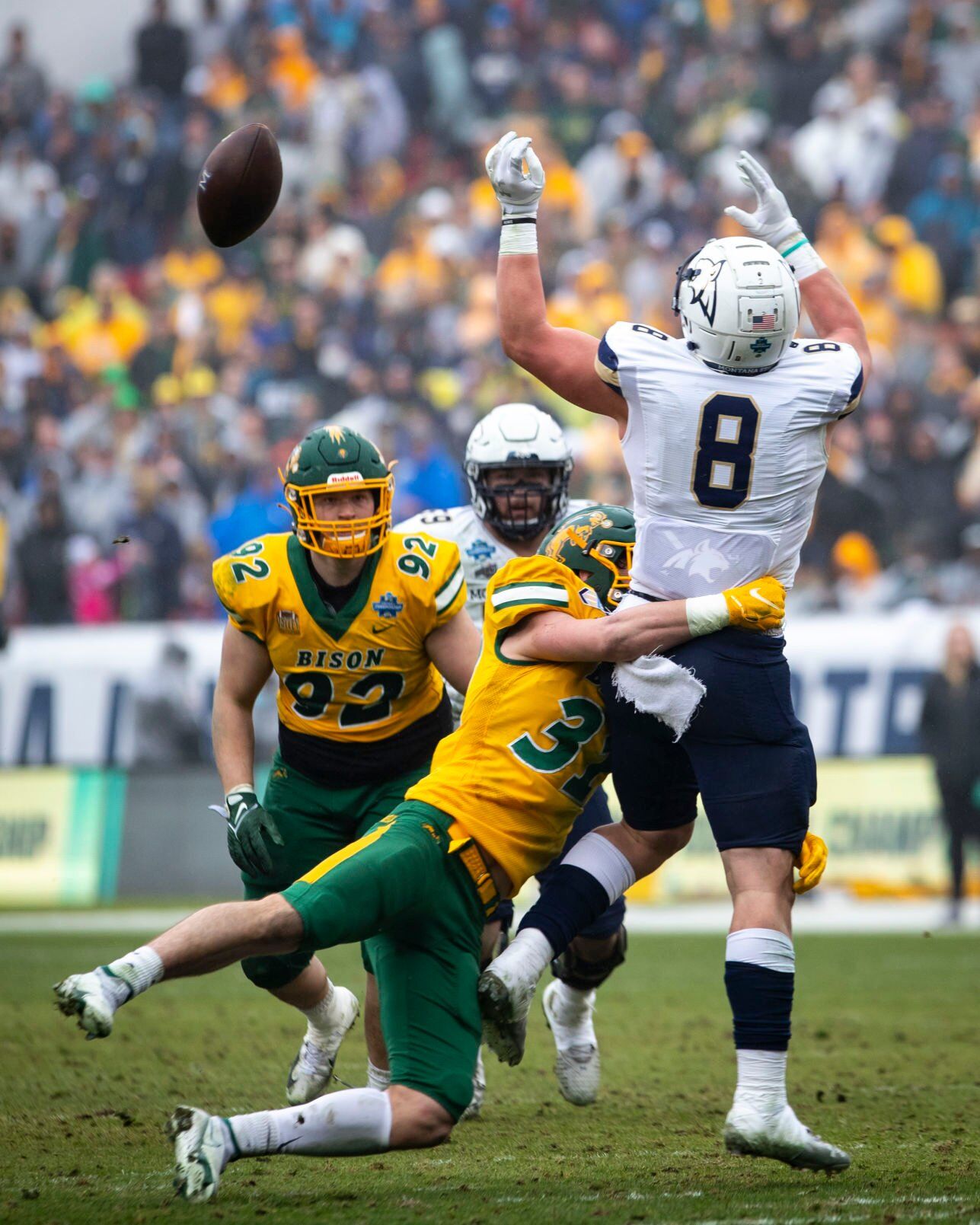 010822-spt-MSUvsNDSU44msc.jpg